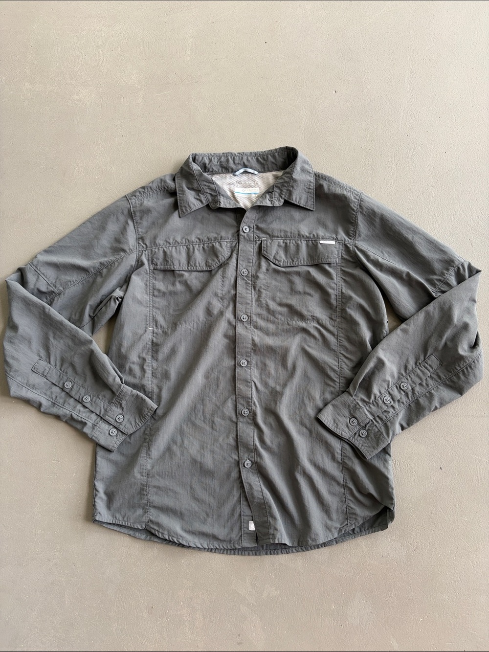 Columbia Men's Charcoal Gray Omni Shade Lightweight Button-Up Shirt Medium